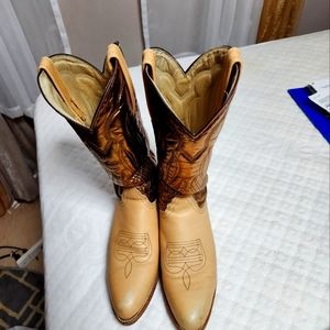 Rare vintage Frye ladies cowboy boots. Gifted to me used 20+yrs ago